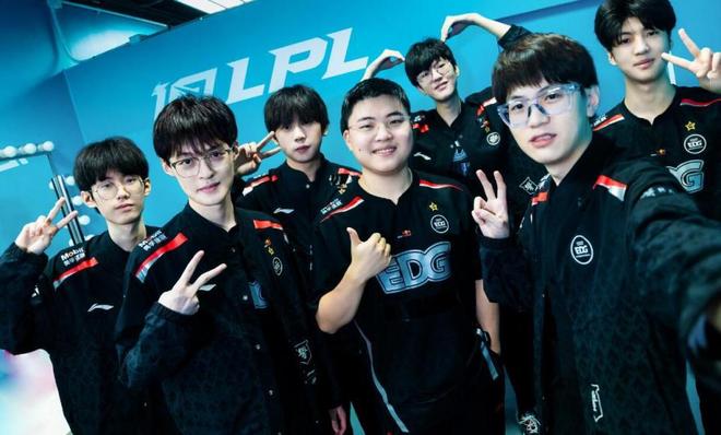 姆与卡马文 姆与卡马文