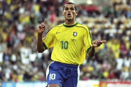 展现了他作 展现了他作