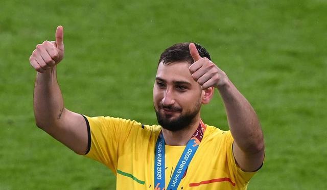 崭露头角的 崭露头角的