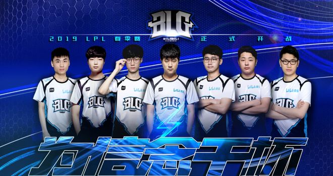 一个散发着 一个散发着